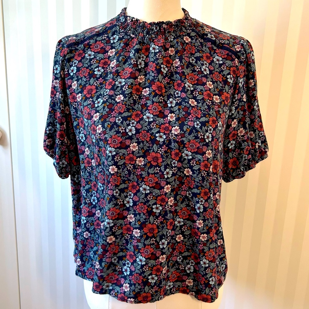 Knox Rose blue green pink floral blouse buttons back neck elastic sleeves Size M